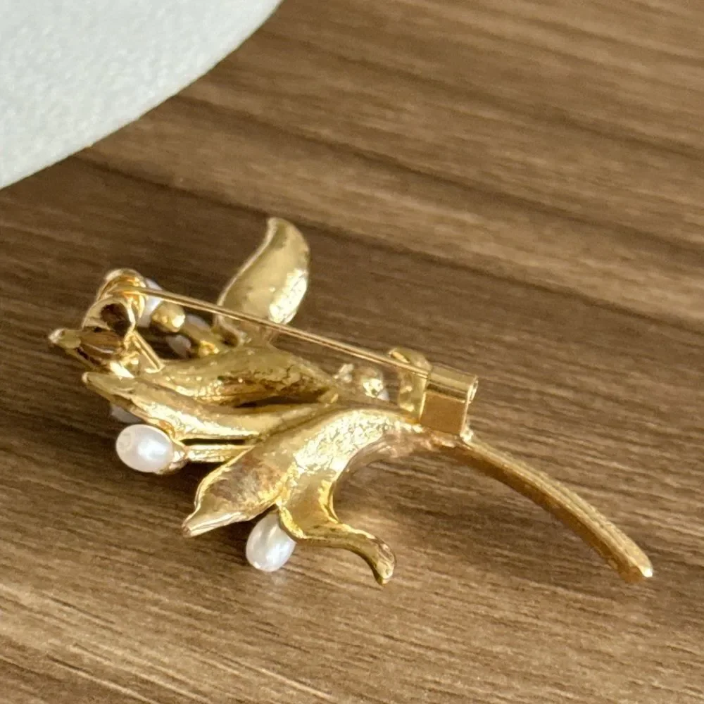 Gold Leaf Brooch with Pearls Q594